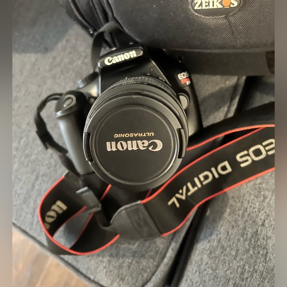 CANON REBEL T3 WITH CHARGER & CAMERA BAG - Picture 3 of 4